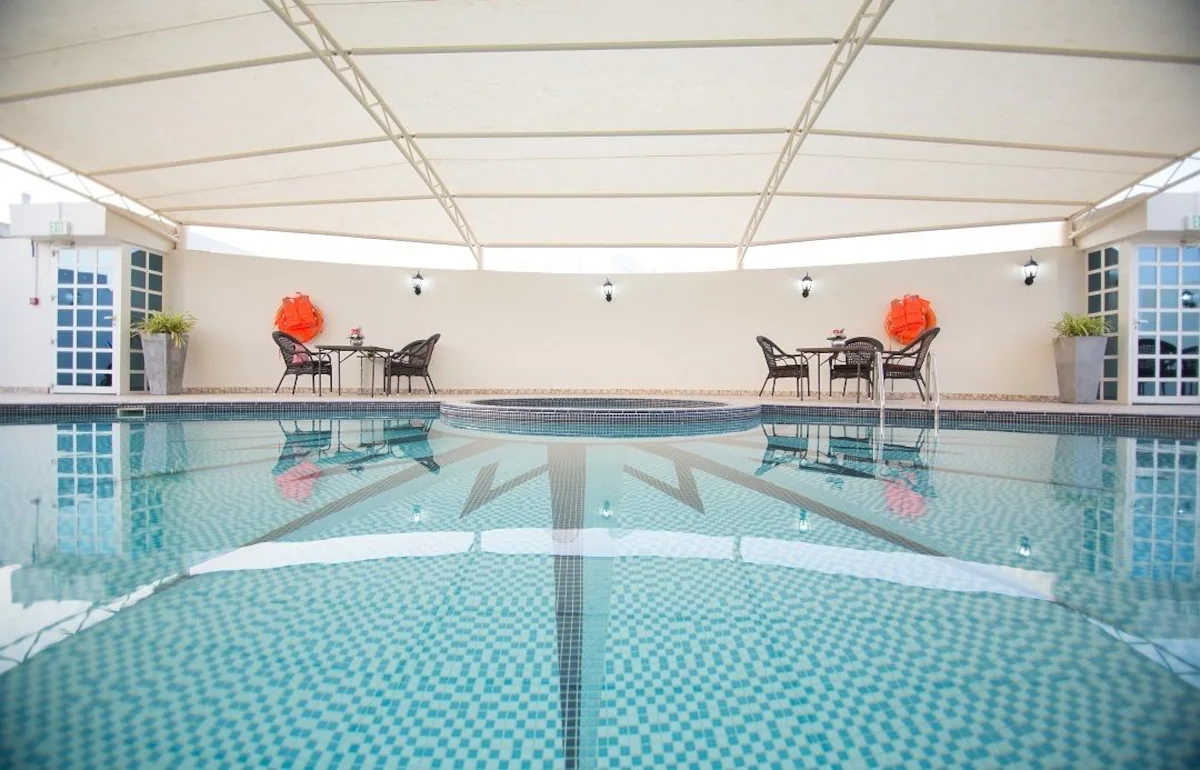 استخر هتل آپارتمان دریم سیتی